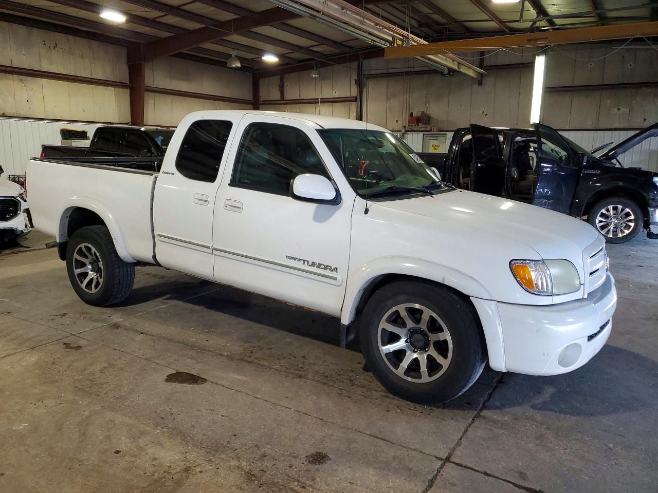 2003 Toyota Tundra Limited White vin: 5TBBT48143S395721