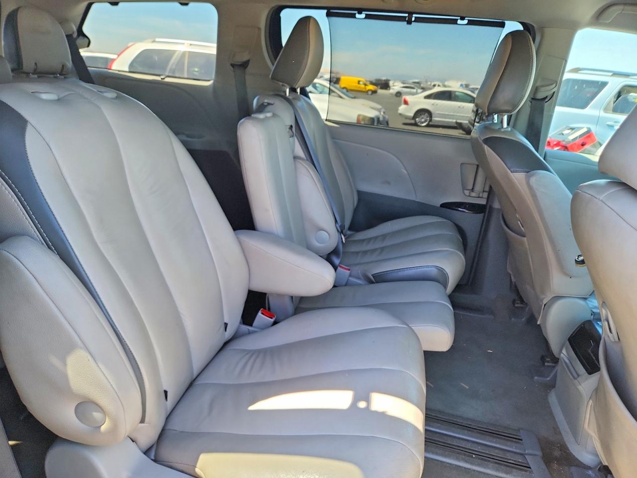 2012 Toyota Sienna Le Silver vin: 5TDKK3DC0CS188576
