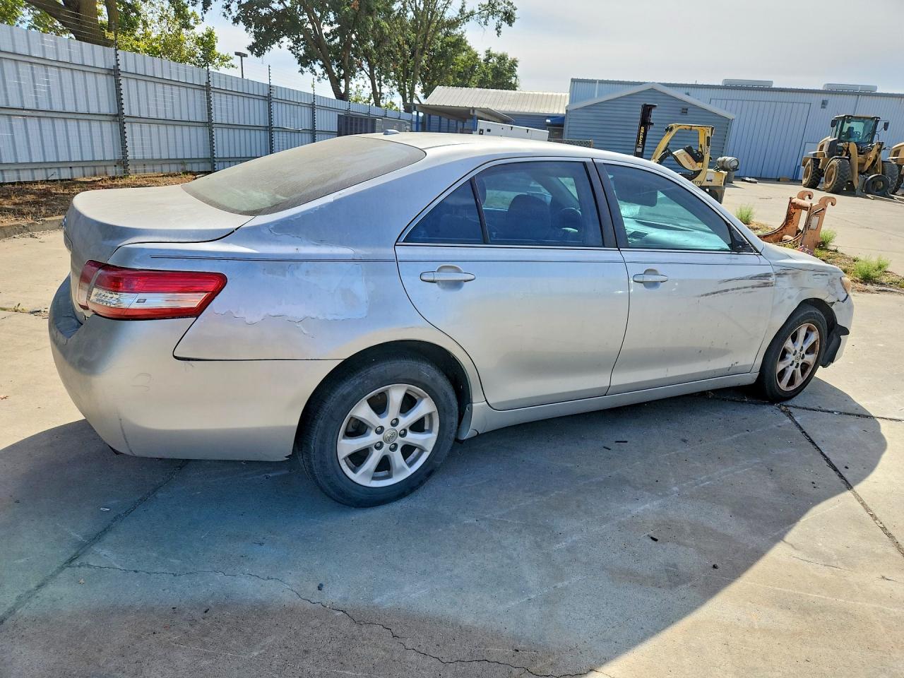 2011 Toyota Camry Le Silver vin: 4T4BF3EK1BR196076