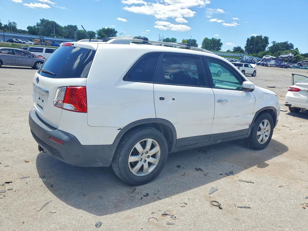 2011 Kia Sorento Lx Белый vin: 5XYKT4A18BG130197