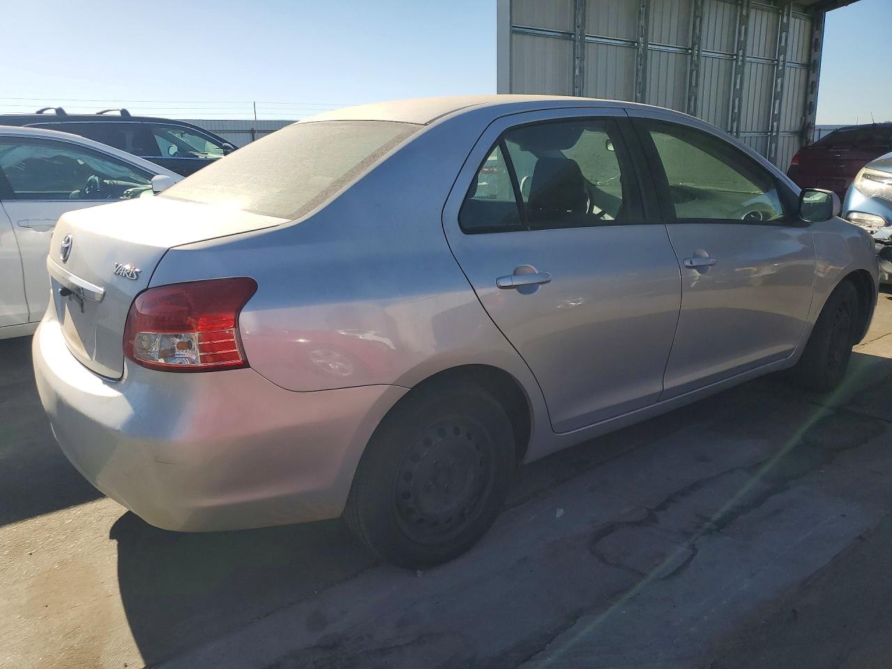 2007 Toyota Yaris Base Серебряный vin: JTDBT923671035044