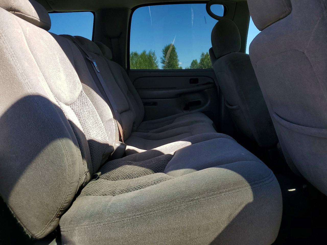 2005 Chevrolet Suburban K1500 White vin: 3GNFK16Z85G150352