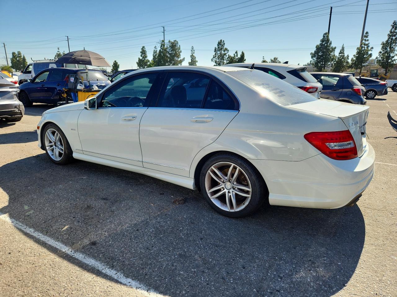 2012 Mercedes-benz C 250 White vin: WDDGF4HB7CA682065