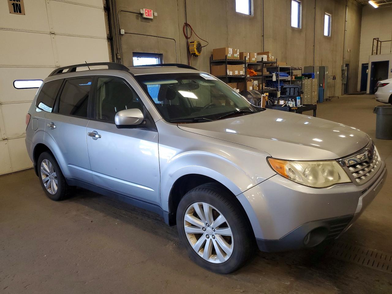 2013 Subaru Forester 2.5x Premium Серебряный vin: JF2SHADC6DH416204