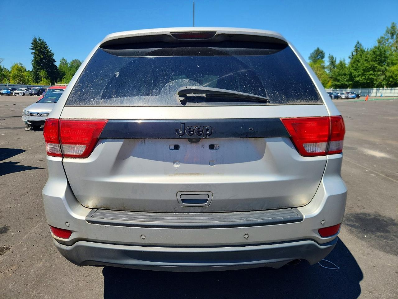 2013 Jeep Grand Cherokee Laredo Silver vin: 1C4RJEAG5DC588432