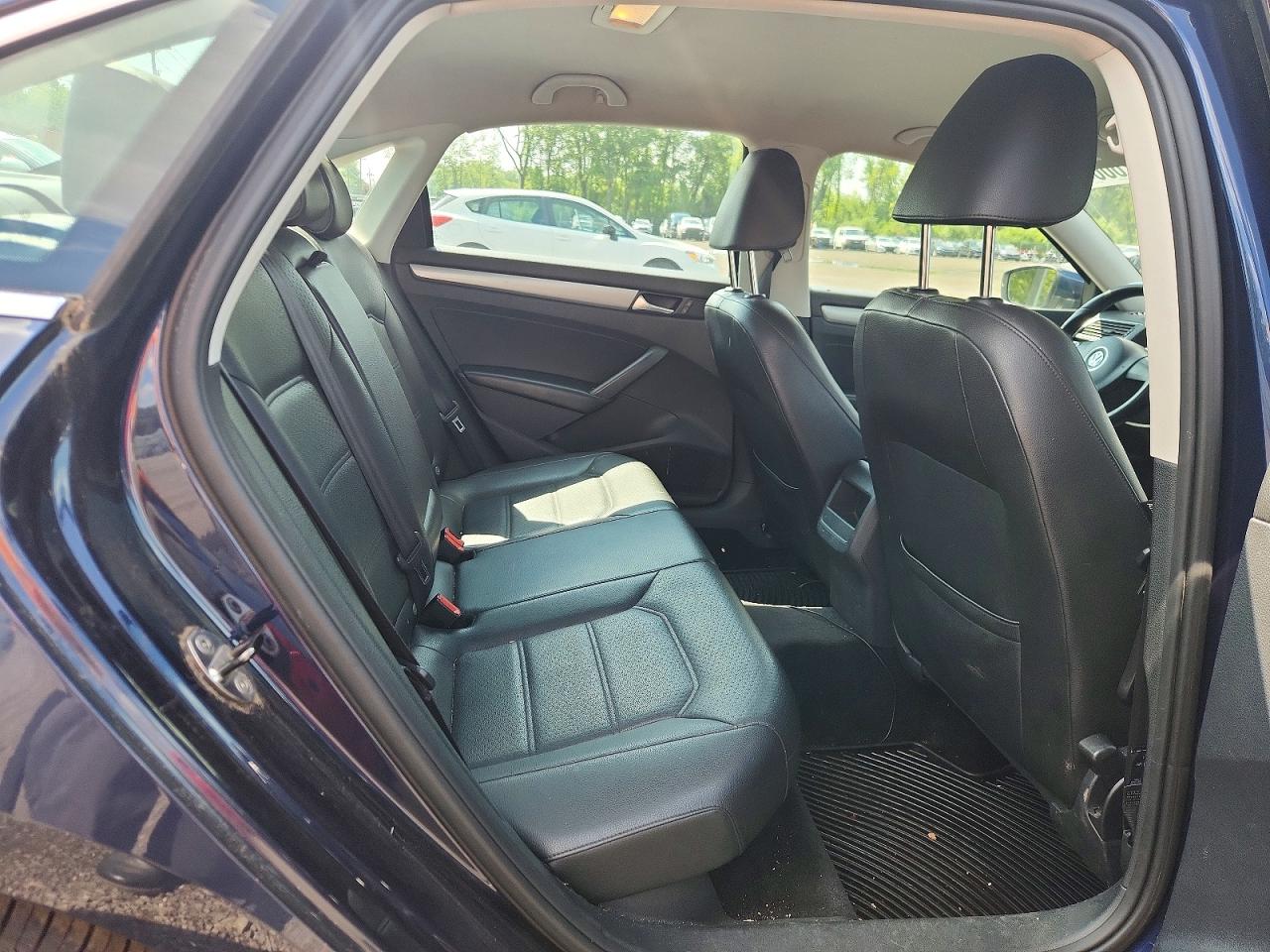 2014 Volkswagen Passat S Синий vin: 1VWAT7A32EC058921