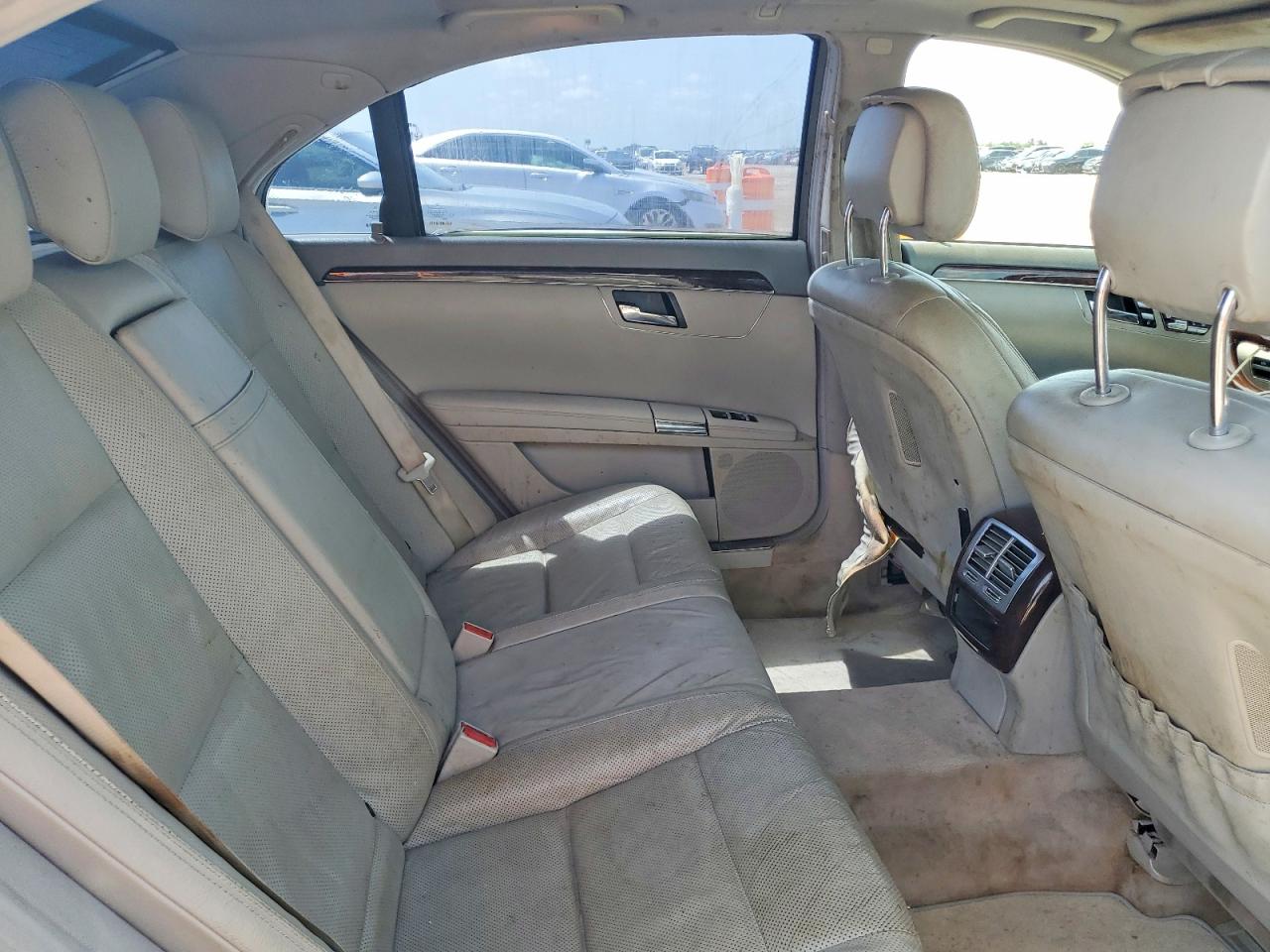 2012 Mercedes-benz S 550 Silver vin: WDDNG7DB4CA437719