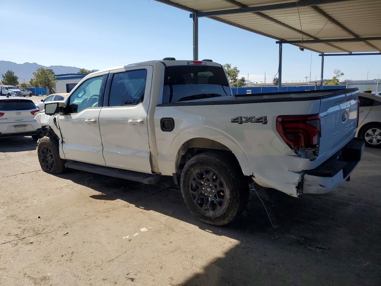 2025 Ford F150 Lariat 4wd 5.0l V8 Crew Cab Белый vin: 1FTFW5L56SKE96779