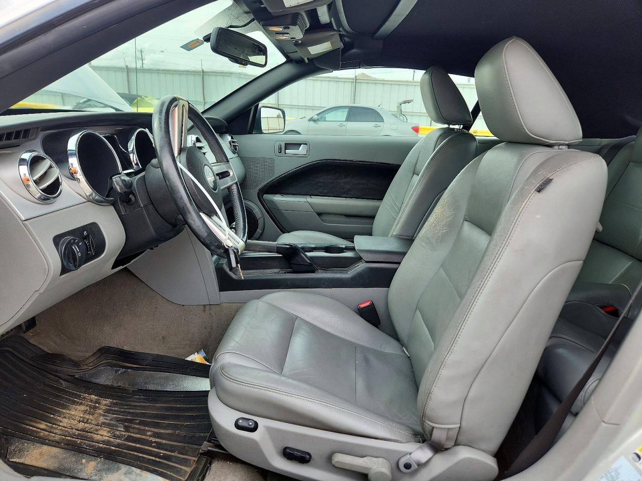 2007 Ford Mustang Серебряный vin: 1ZVHT84N275284692