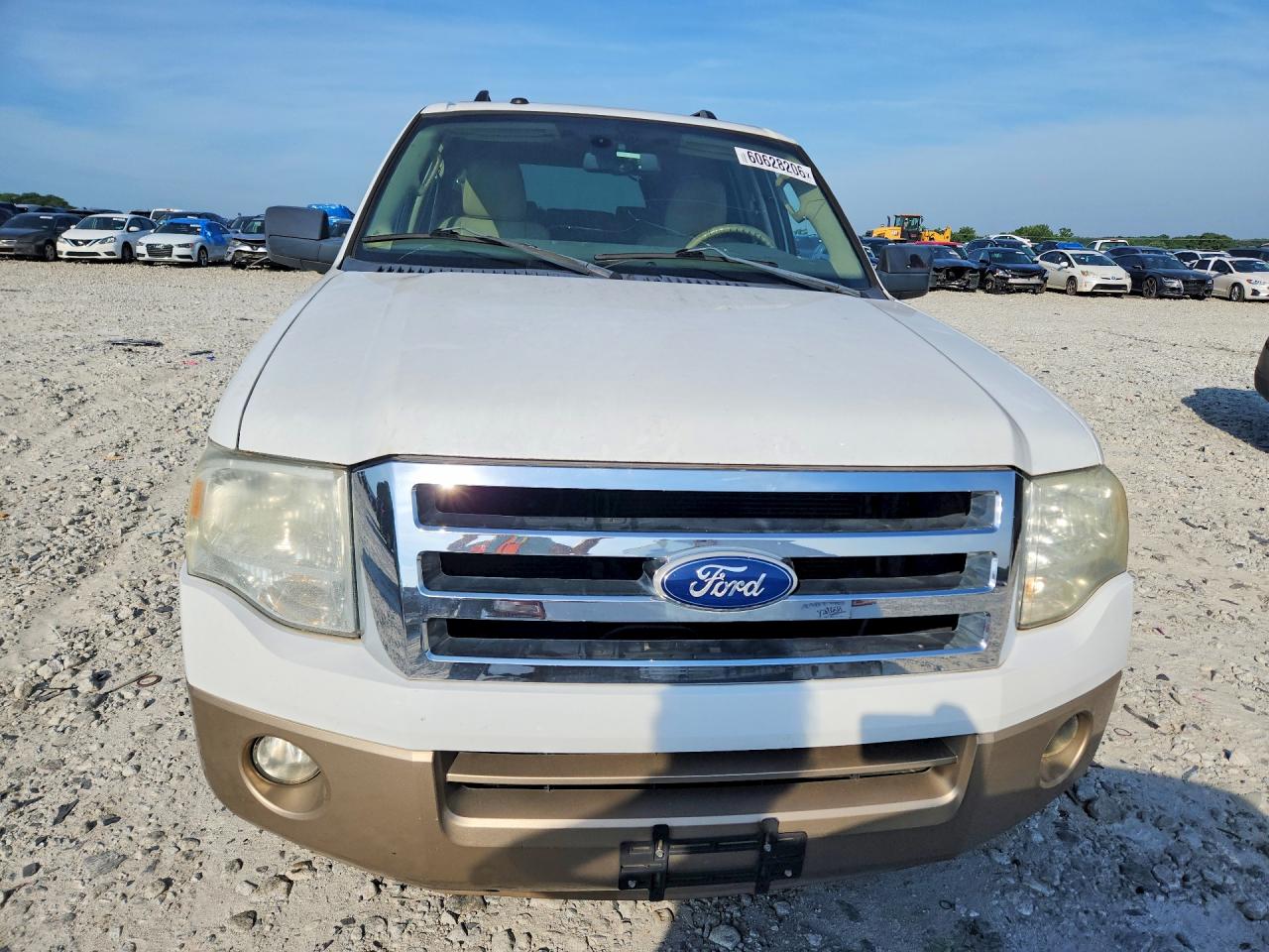 2011 Ford Expedition El Xlt White vin: 1FMJK1H50BEF39305