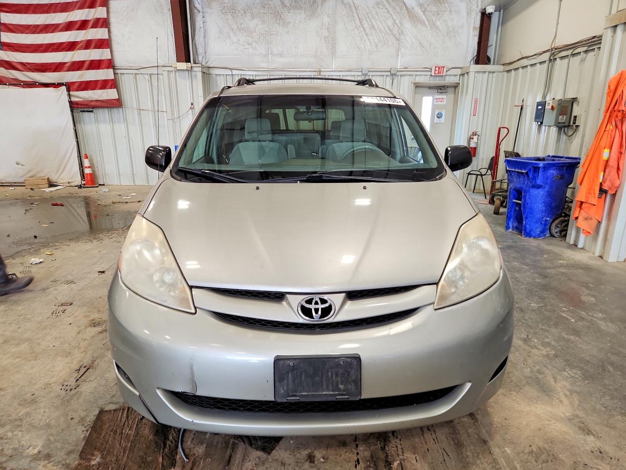2007 Toyota Sienna Le 7-passenger Gray vin: 5TDZK23C57S090062