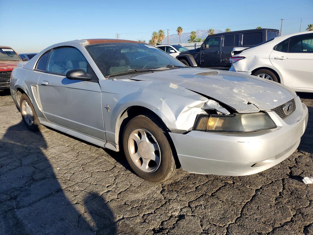 2000 Ford Mustang Серебряный vin: 1FAFP4043YF315308