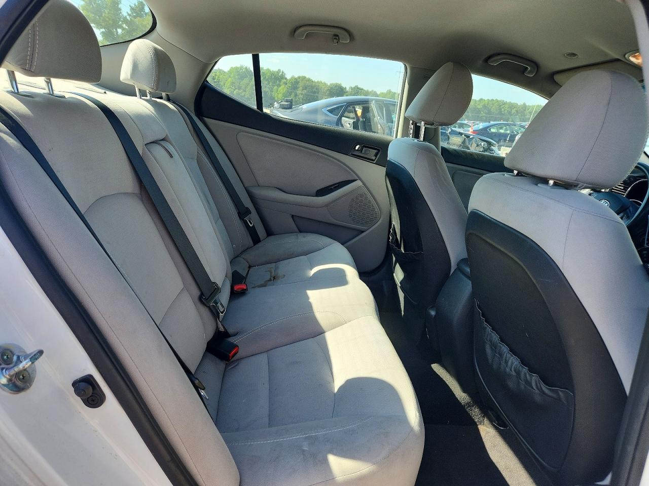 2012 Kia Optima Lx White vin: 5XXGM4A73CG059763