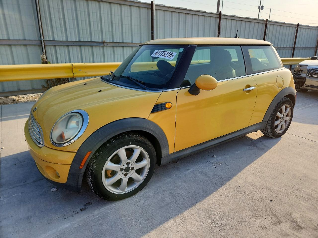 2009 Mini Cooper Yellow vin: WMWMF33509TU70997