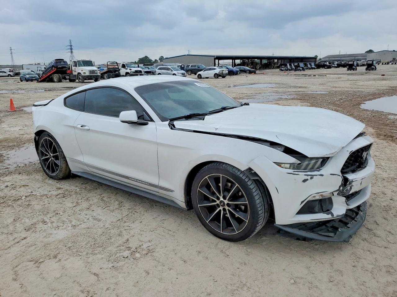 2015 Ford Mustang White vin: 1FA6P8TH8F5329861