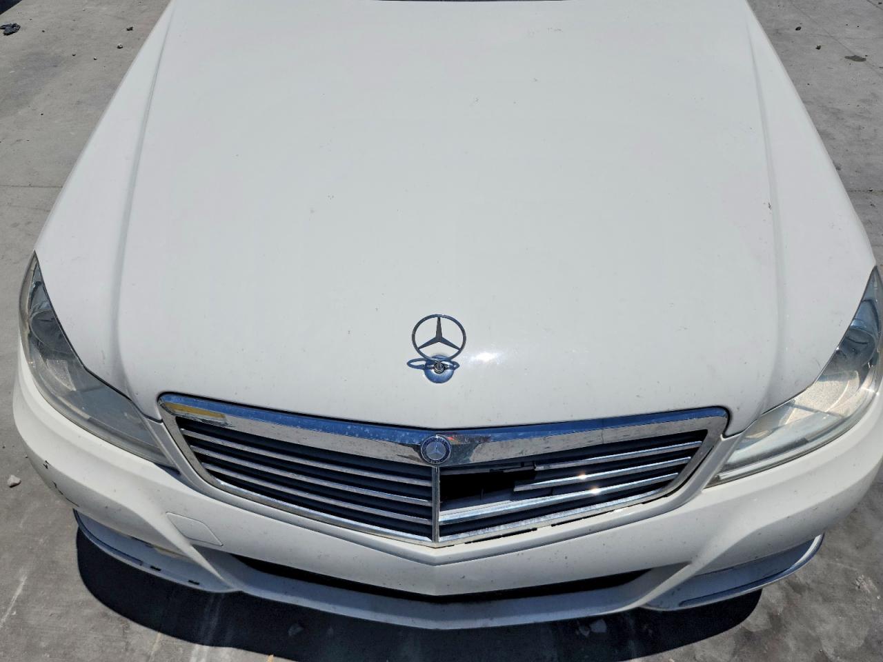2013 Mercedes-benz C 250 White vin: WDDGF4HB4DA783145