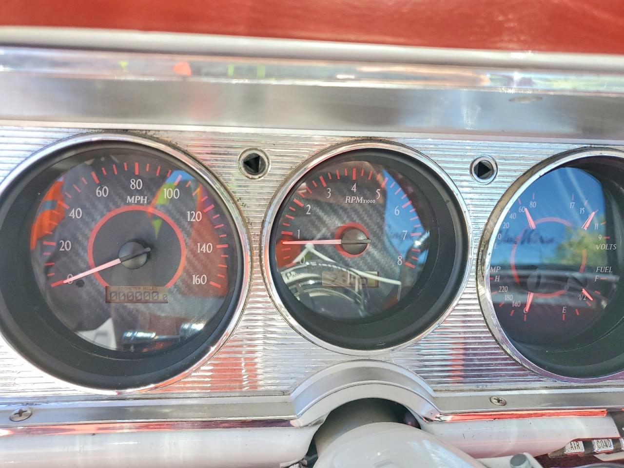 1964 Chevrolet Uk White vin: 45680L137914