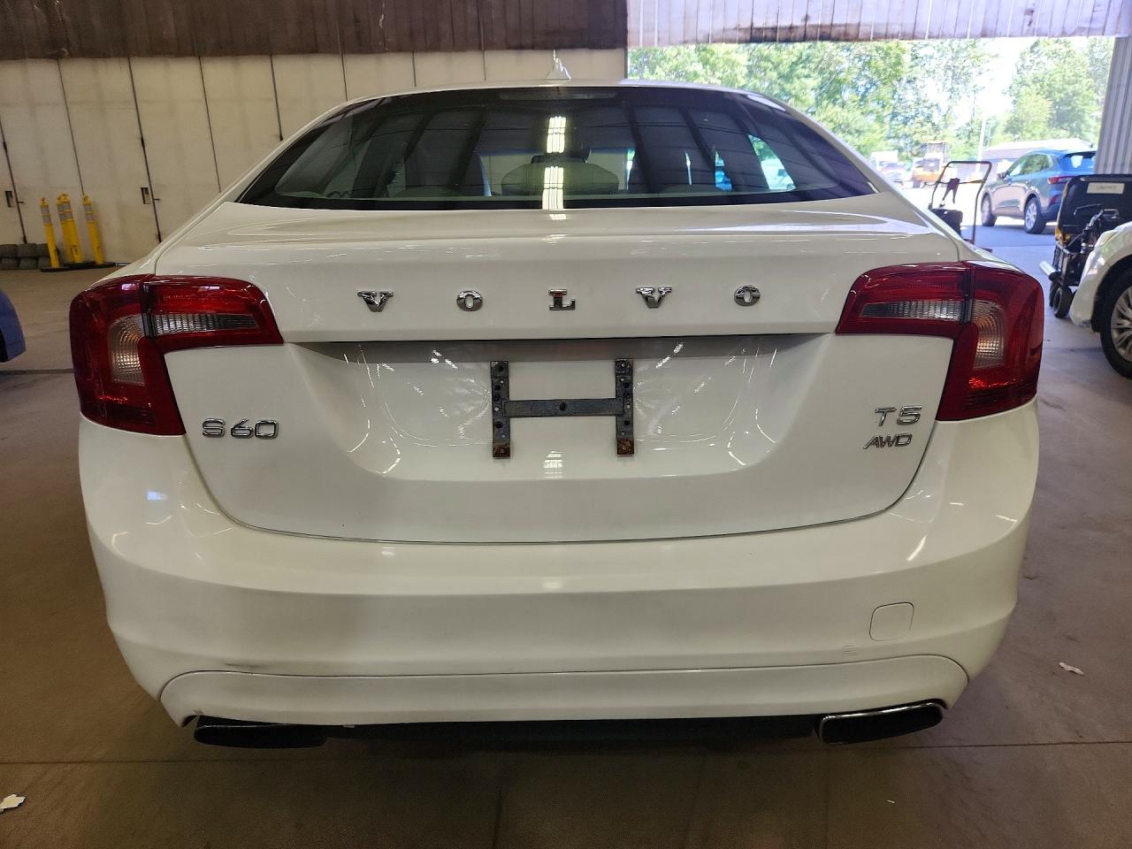 2015 Volvo S60 Premier White vin: YV1612TBXF1312386