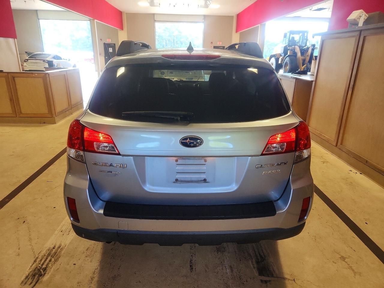 2013 Subaru Outback 2.5i Limited Серебряный vin: 4S4BRBKC1D3244404