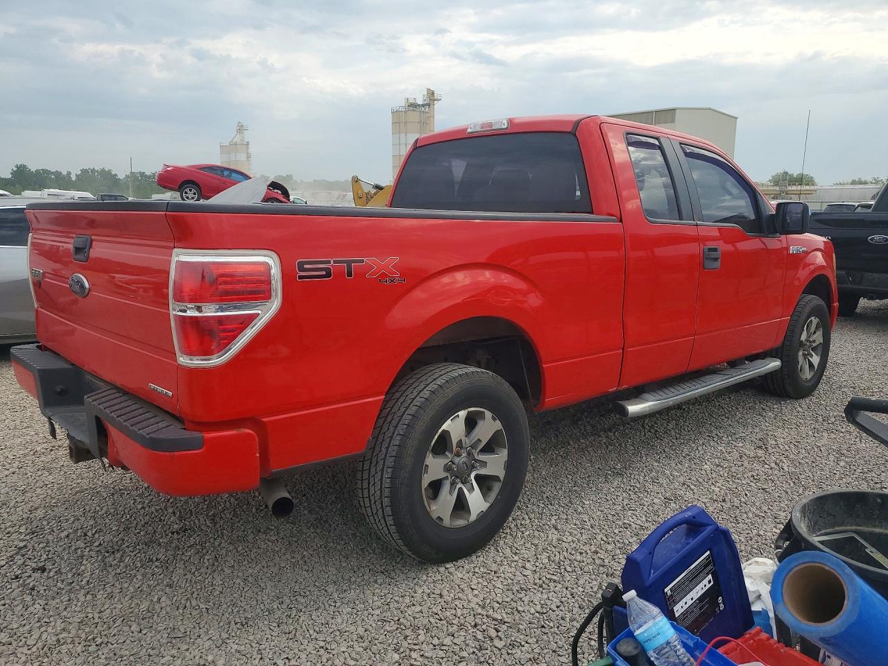 2013 Ford F150 Super Cab Red vin: 1FTFX1EF3DFC61490