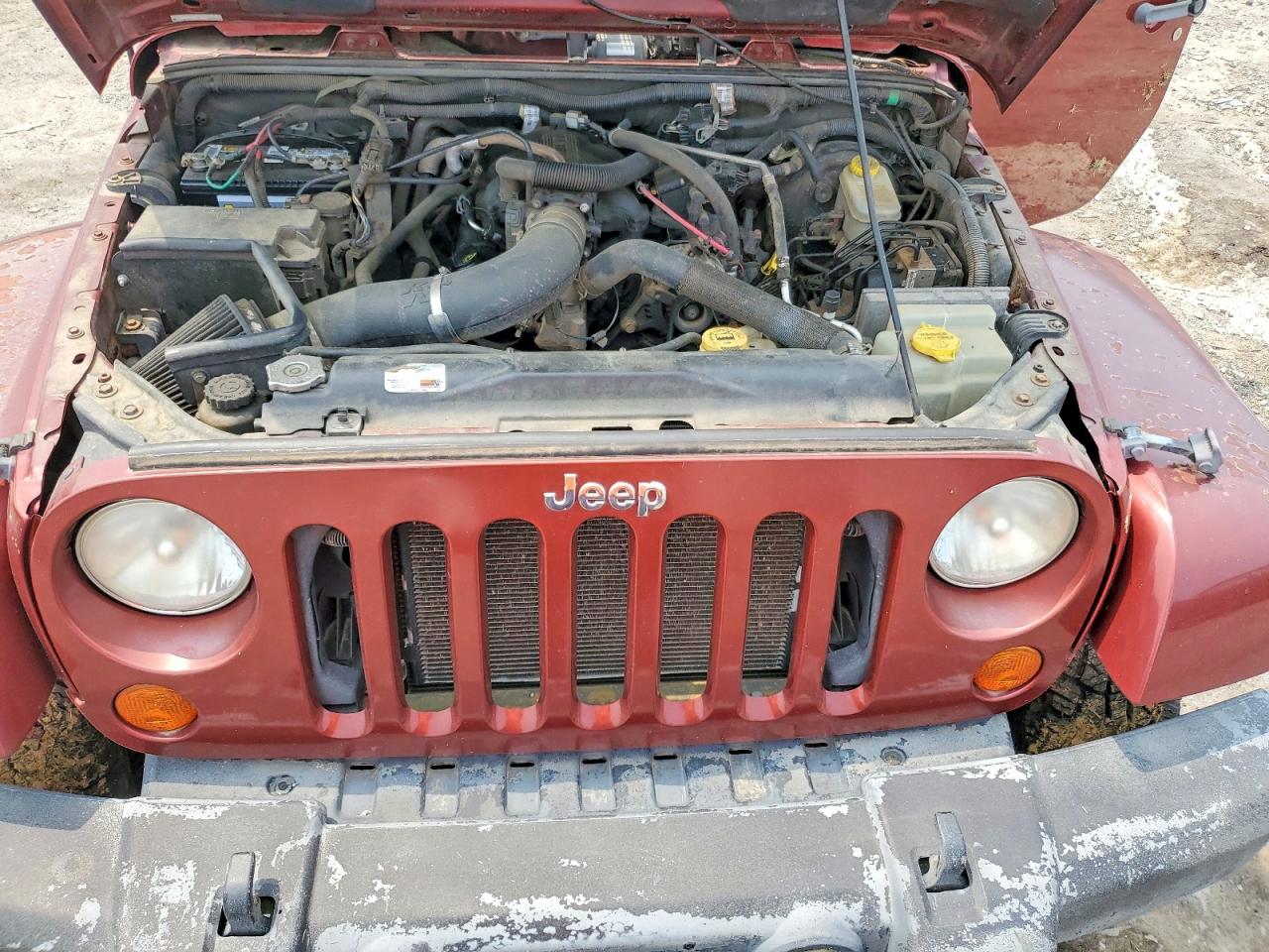 2007 Jeep Wrangler Sahara Red vin: 1J8FA54177L135775