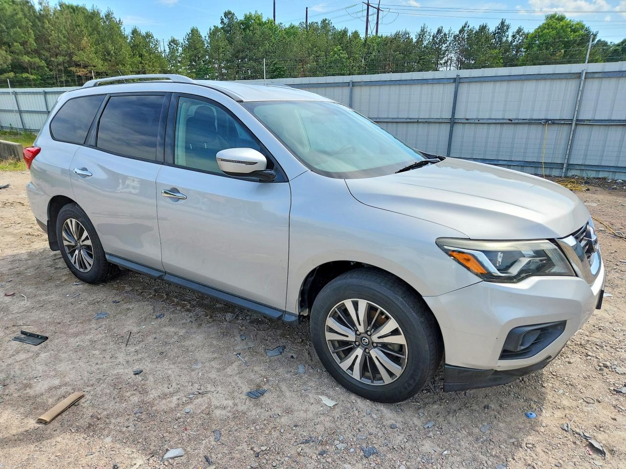 2017 Nissan Pathfinder S Silver vin: 5N1DR2MN8HC689820