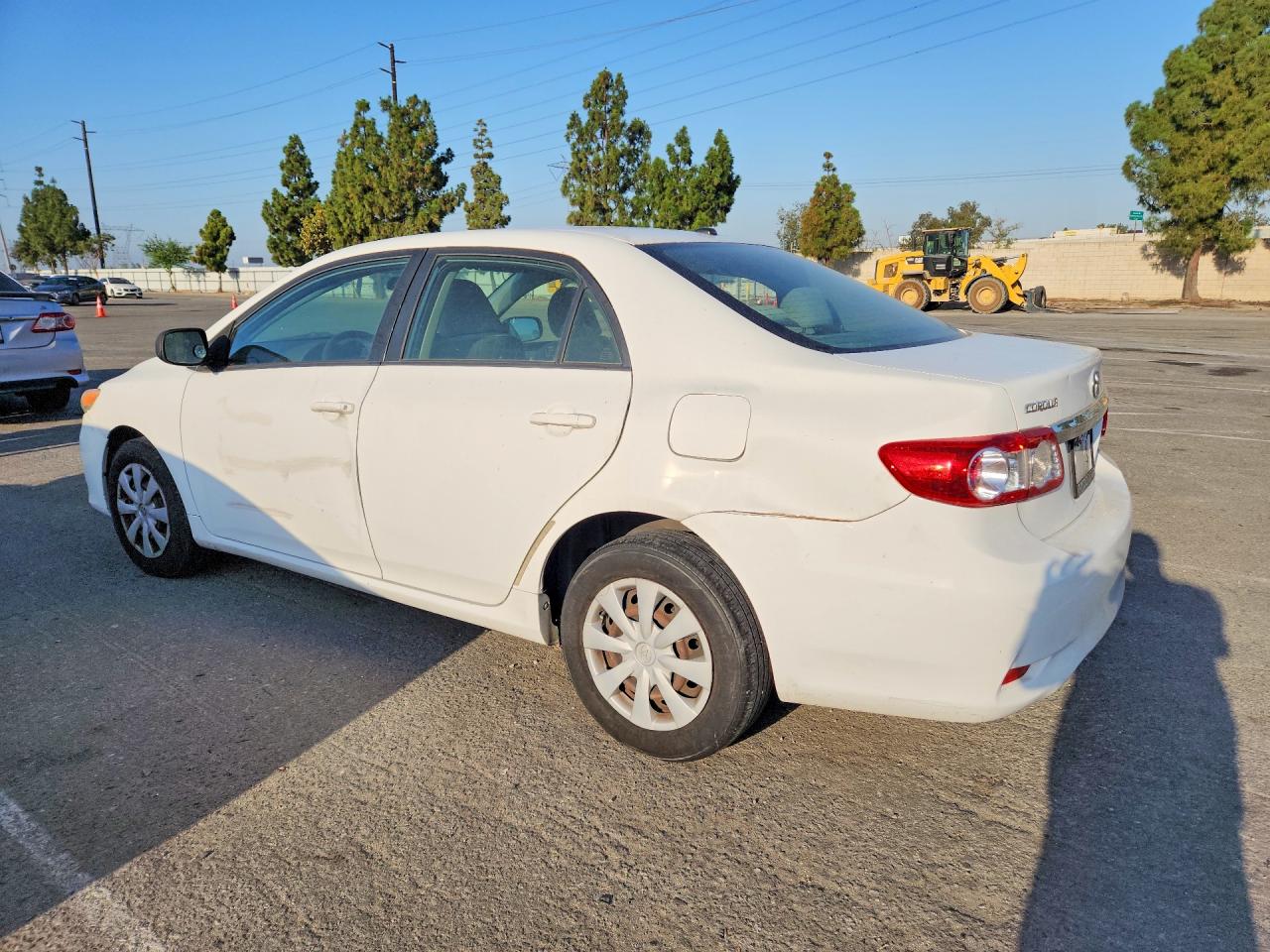 2011 Toyota Corolla Le White vin: JTDBU4EE8B9157234