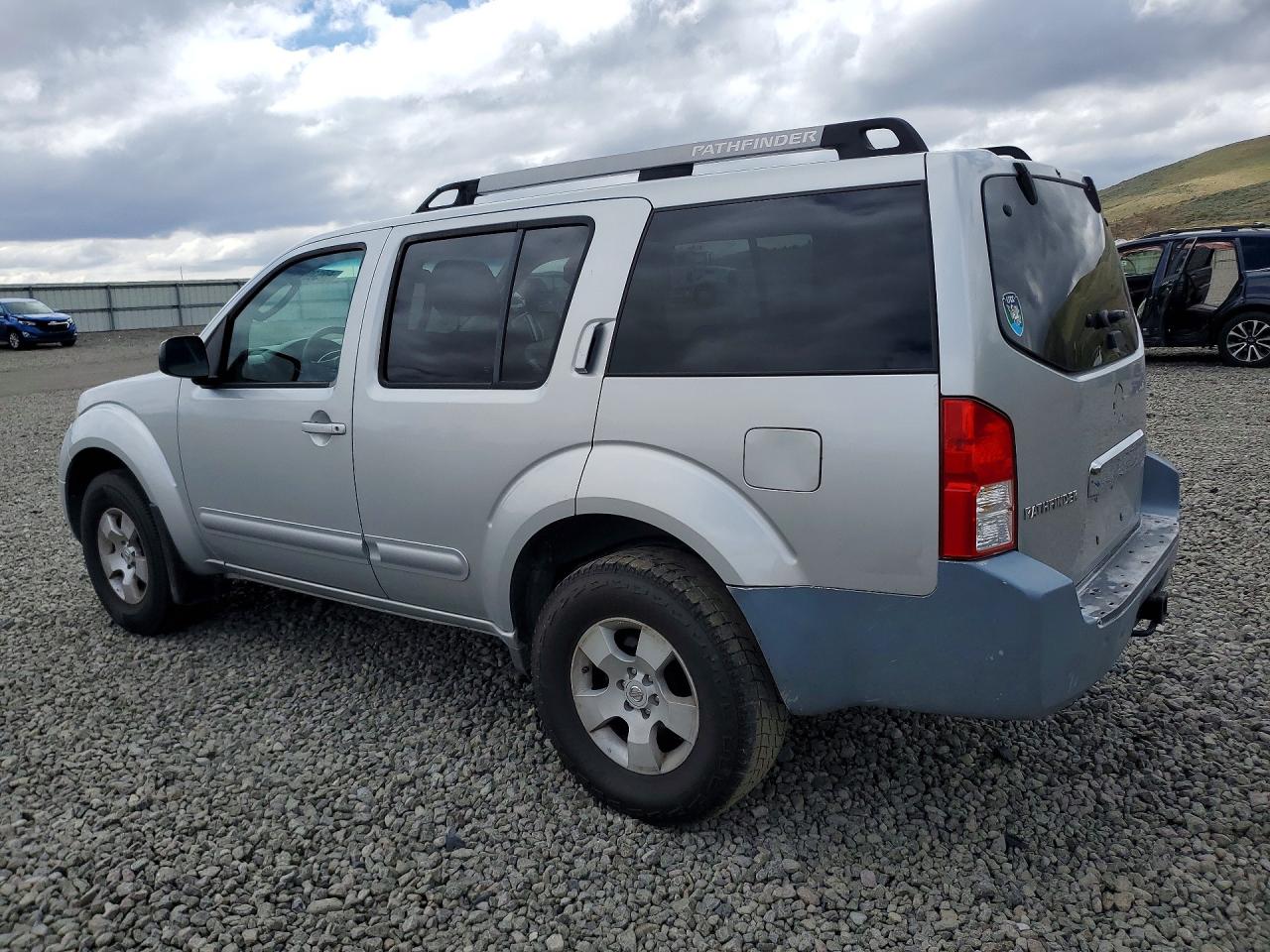 2005 Nissan Pathfinder Xe Silver vin: 5N1AR18W55C748852