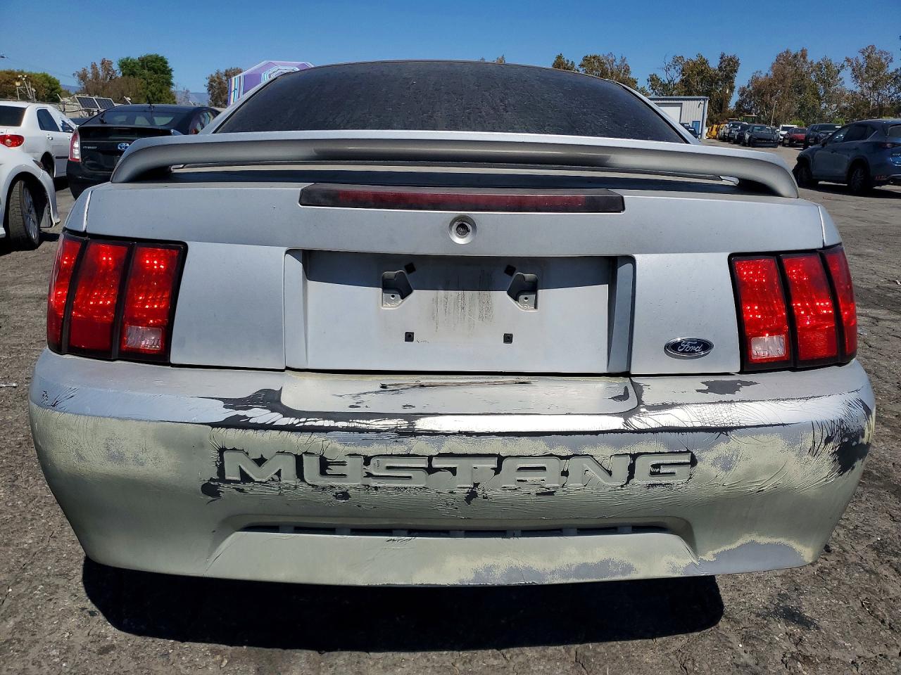 2000 Ford Mustang Серебряный vin: 1FAFP4043YF315308