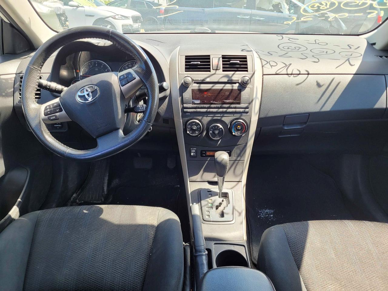 2011 Toyota Corolla Base Белый vin: 2T1BU4EE0BC559551