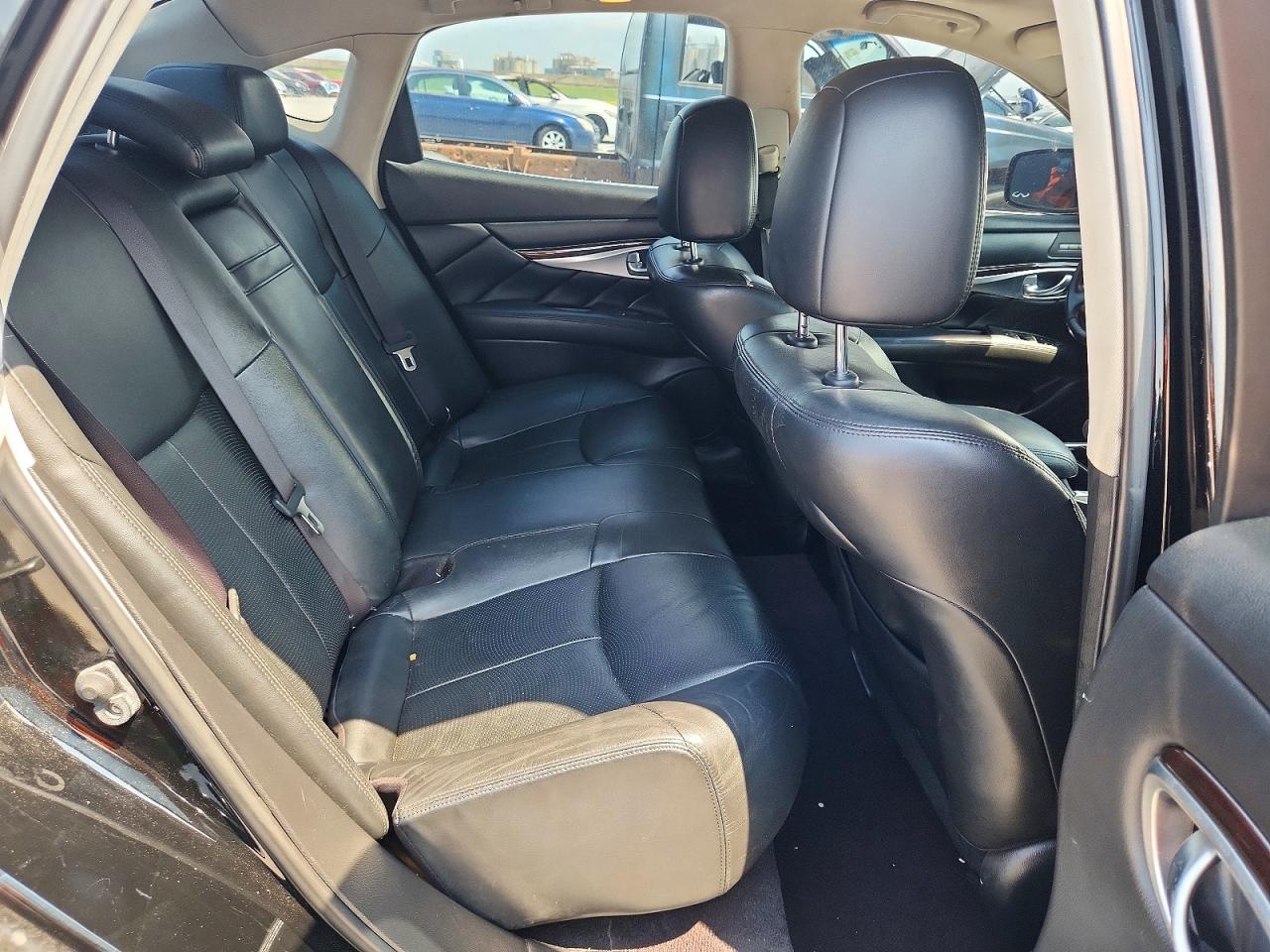 2014 Infiniti Q70 3.7 Black vin: JN1BY1AP5EM260092