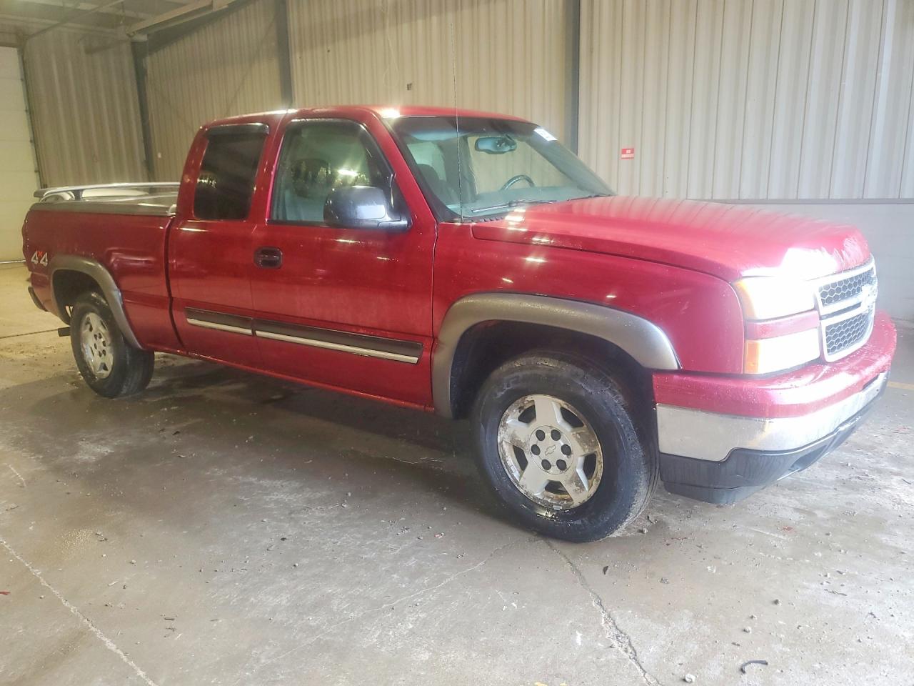 2006 Chevrolet Silverado K1500 Red vin: 1GCEK19V76Z248982