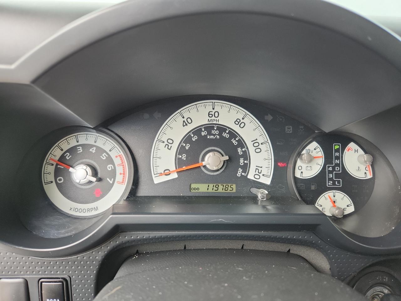 2013 Toyota Fj Cruiser Base Silver vin: JTEBU4BF5DK168177