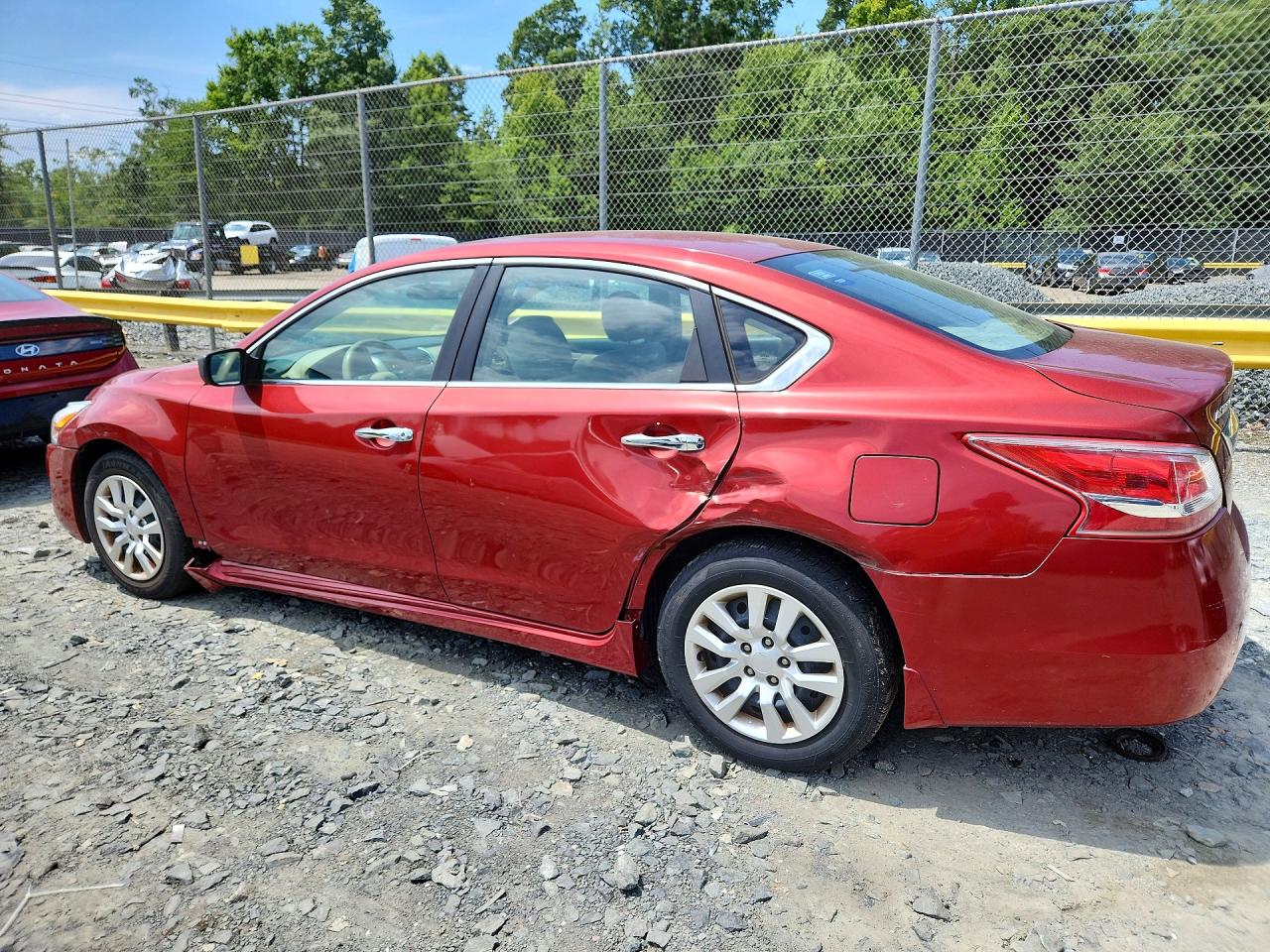 2013 Nissan Altima 2.5 Red vin: 1N4AL3AP5DC920273