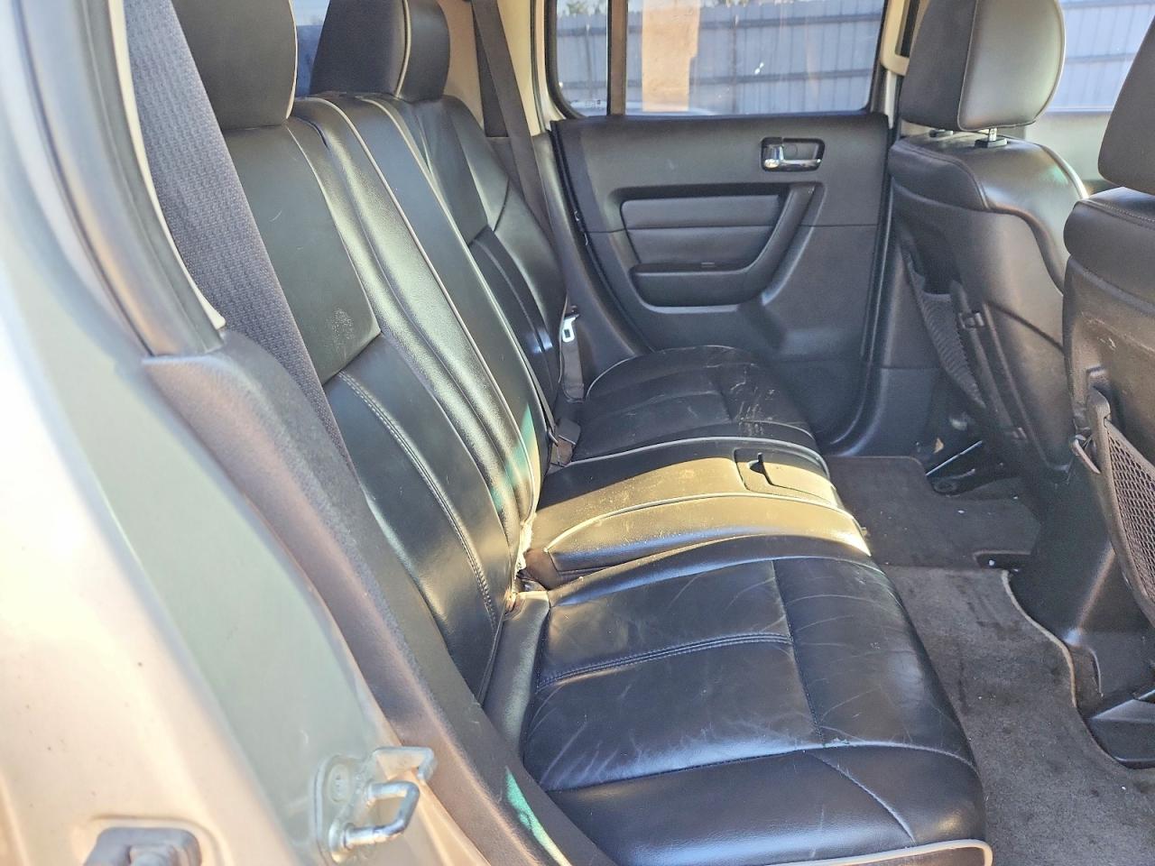 2008 Hummer H3 Silver vin: 5GTEN13E388132910
