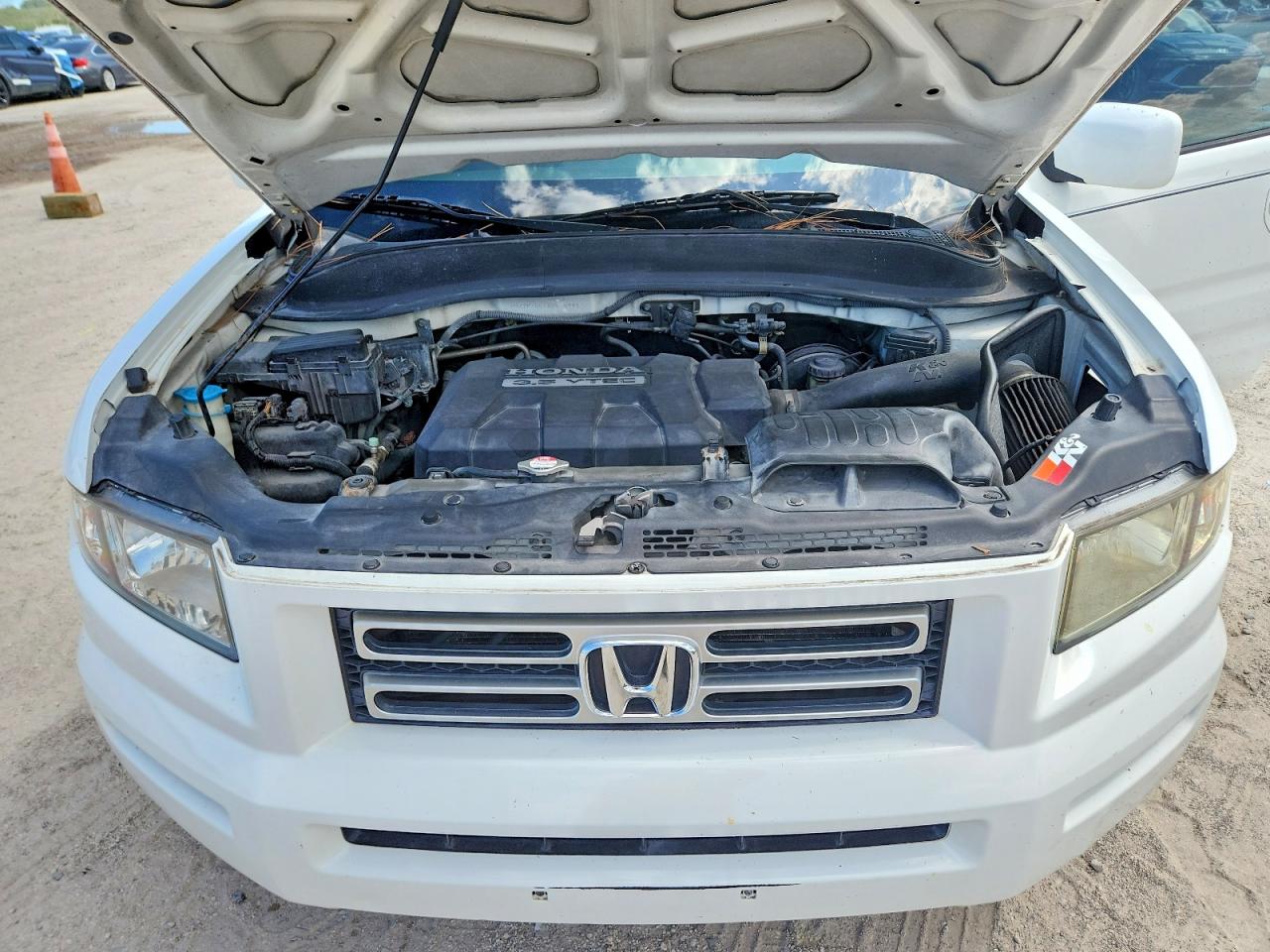 2008 Honda Ridgeline Rtl White vin: 2HJYK16518H538991