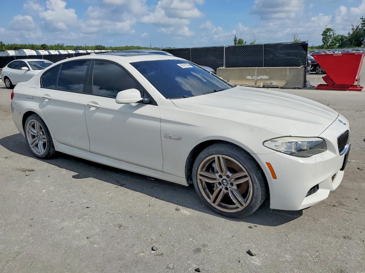 2013 Bmw 535 Xi White vin: WBAFU7C51DDU68068