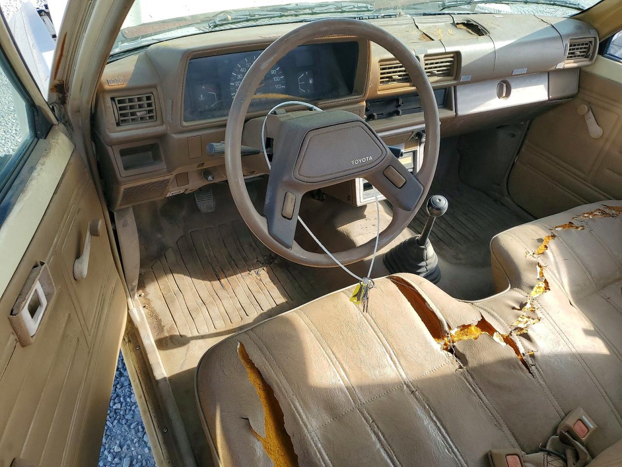 1987 Toyota Pickup 1/2 Ton Rn50 Beige vin: JT4RN50R6H0243540