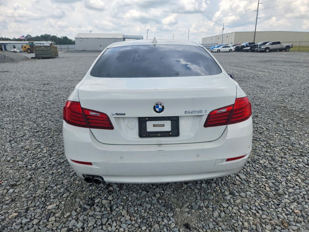 2015 Bmw 528 Xi White vin: WBA5A7C51FD628618