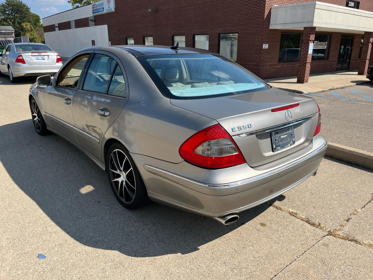 2007 Mercedes-benz E 550 Brown vin: WDBUF72X57B138617