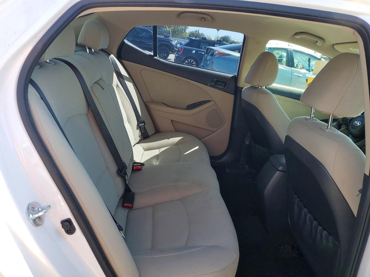 2015 Kia Optima Lx Белый vin: 5XXGM4A72FG406875