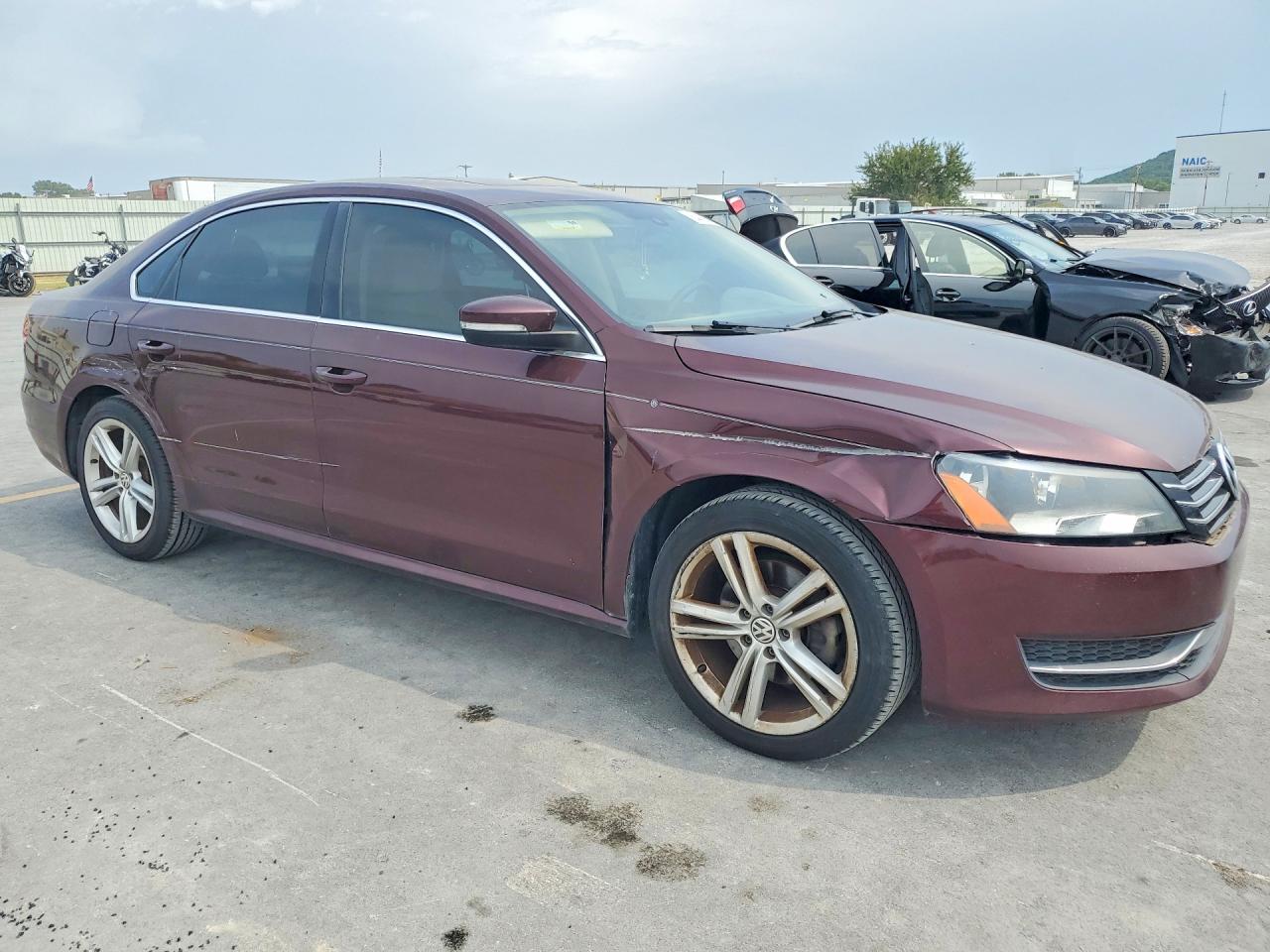 2014 Volkswagen Passat Se Maroon vin: 1VWBS7A37EC042799