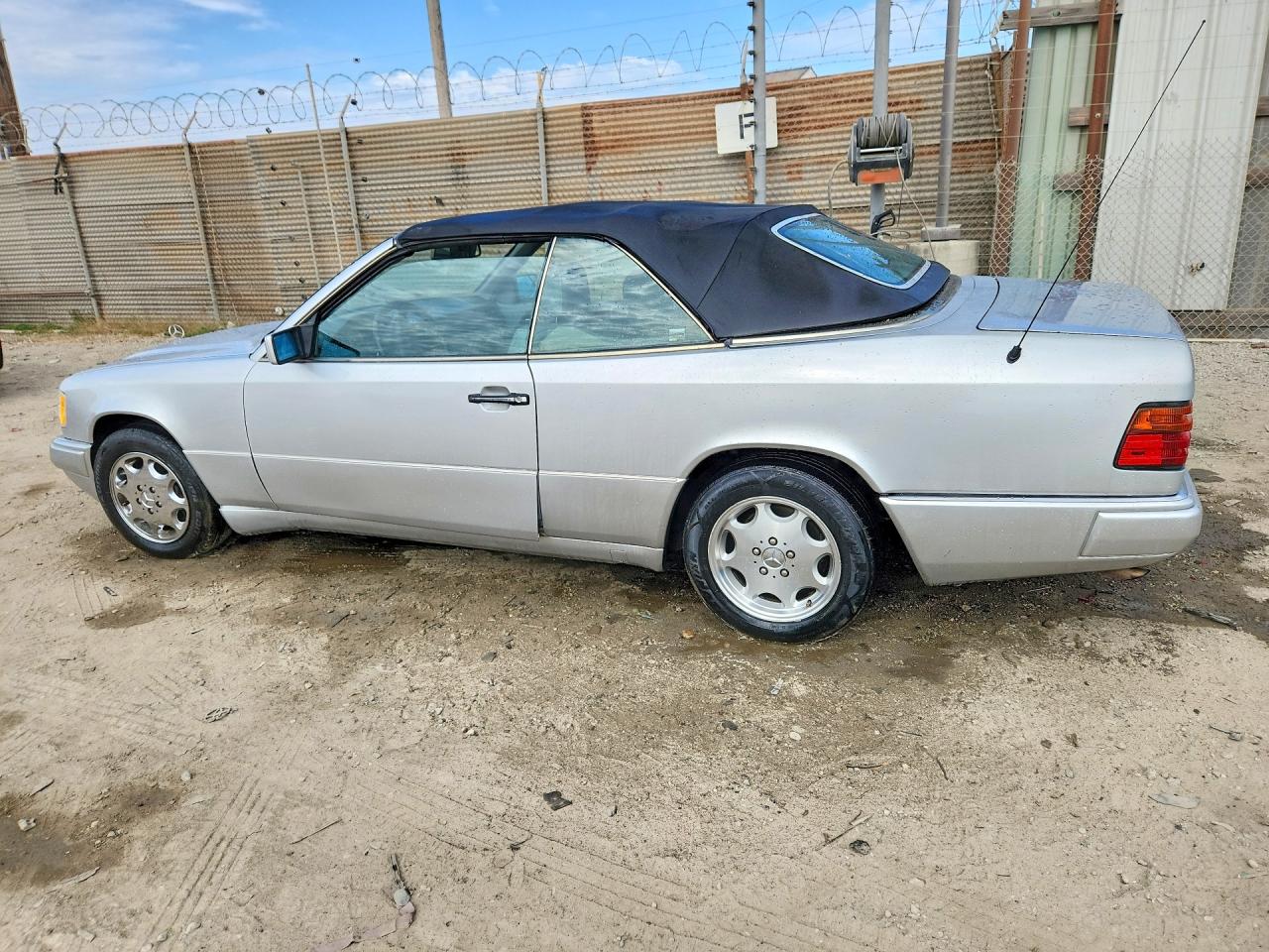 1995 Mercedes-benz E 320 Silver vin: WDBEA66E7SC185995