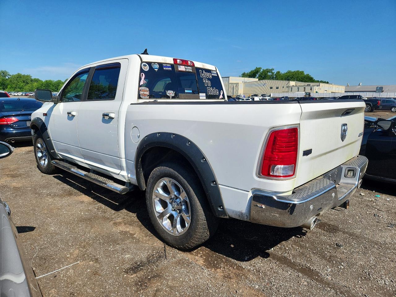 2015 Ram 1500 Laramie Белый vin: 1C6RR7NMXFS531616