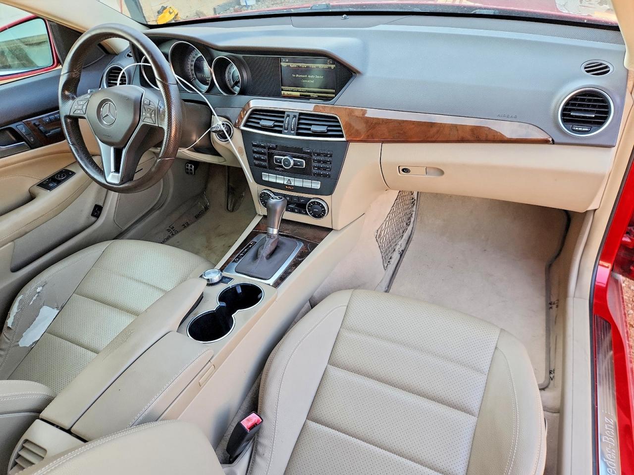 2015 Mercedes-benz C 250 Красный vin: WDDGJ4HB9FG363945