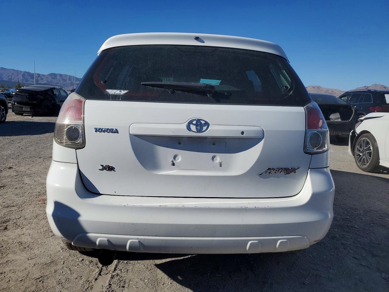 2005 Toyota Matrix Xr Белый vin: 2T1KR32E65C464464