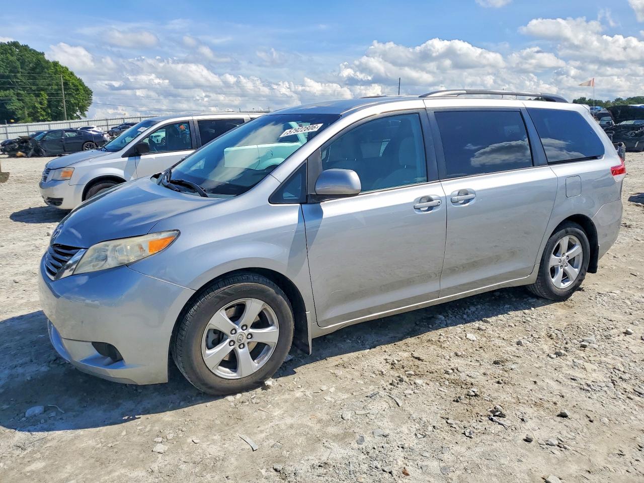 2011 Toyota Sienna Le Silver vin: 5TDKK3DC0BS154345