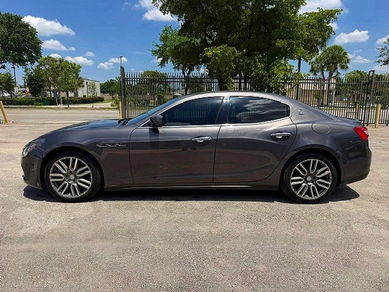 2015 Maserati Ghibli Gray vin: ZAM57XSA9F1134858