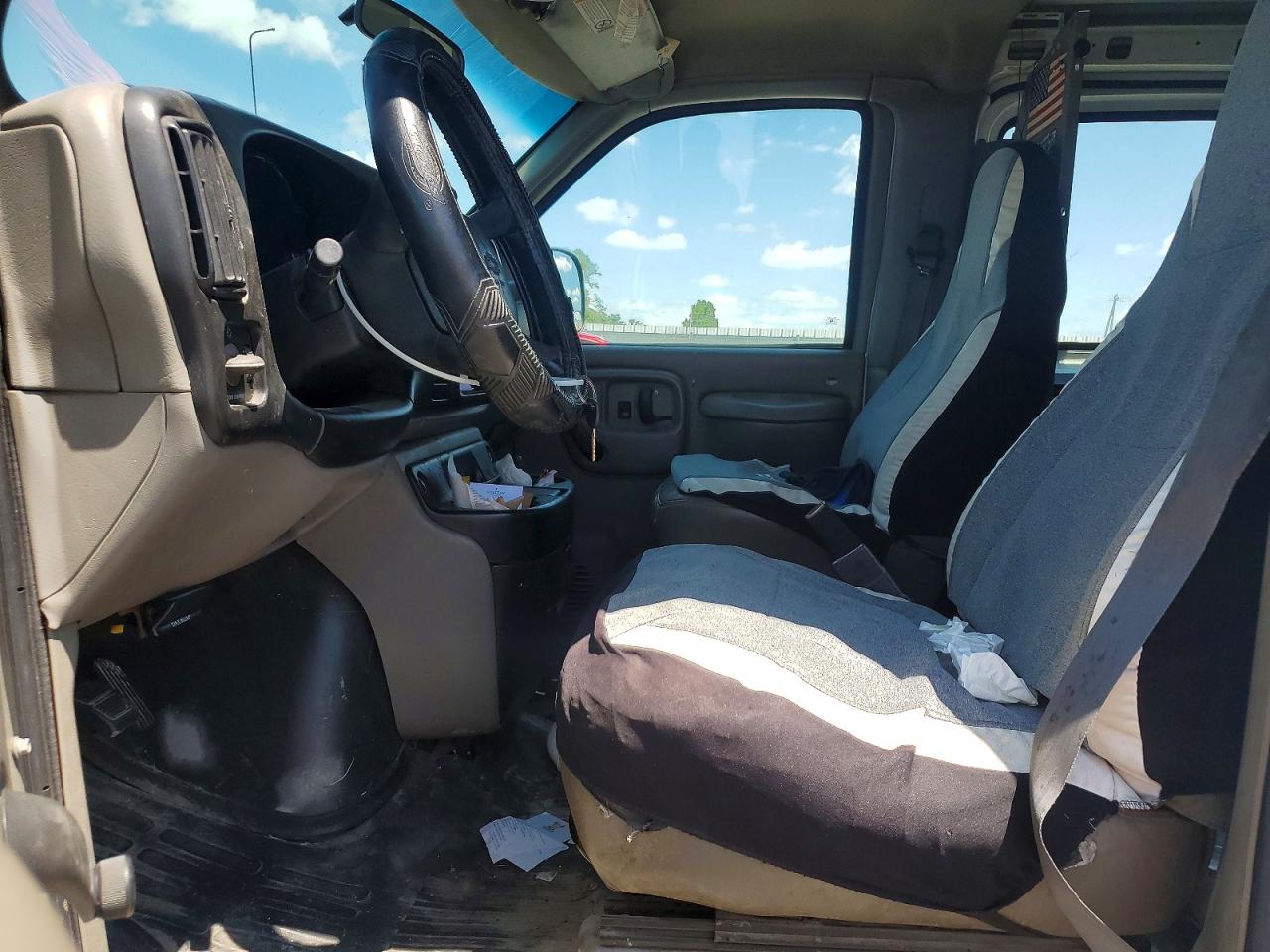 2001 Chevrolet Express G2500 White vin: 1GCFG25WX11140230