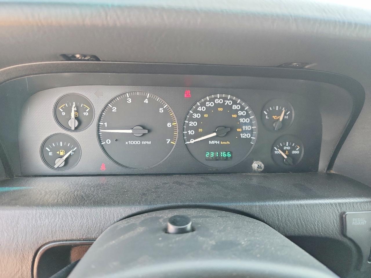 2002 Jeep Grand Cherokee Laredo Silver vin: 1J4GW48N12C183036